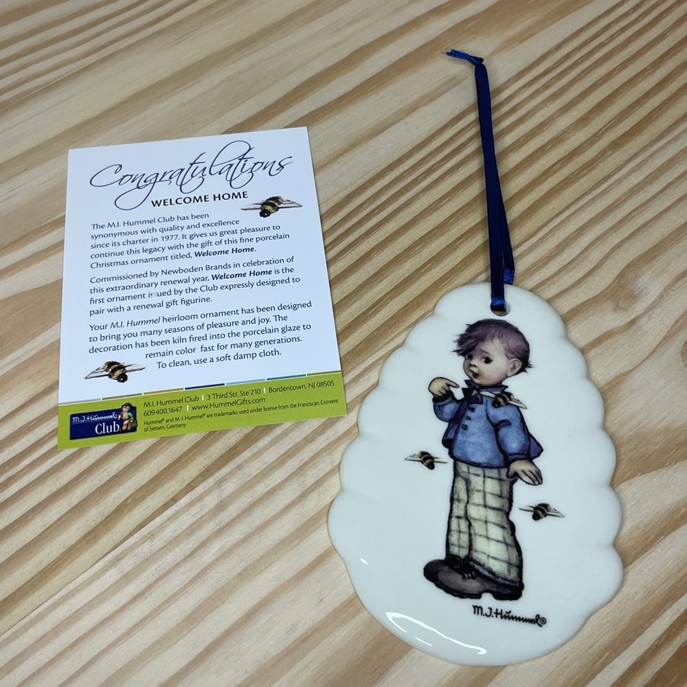 Goebel Hummel "Who Are You?"  Christmas Ornament 2014 Club Exclusive H22…